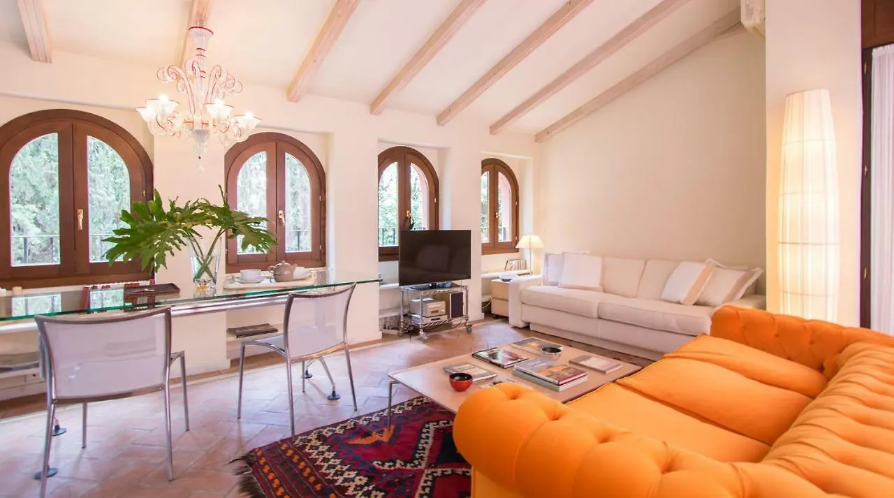Oriental Apartment Gardens Views 2 Pax Siviglia 0*,  Spagna